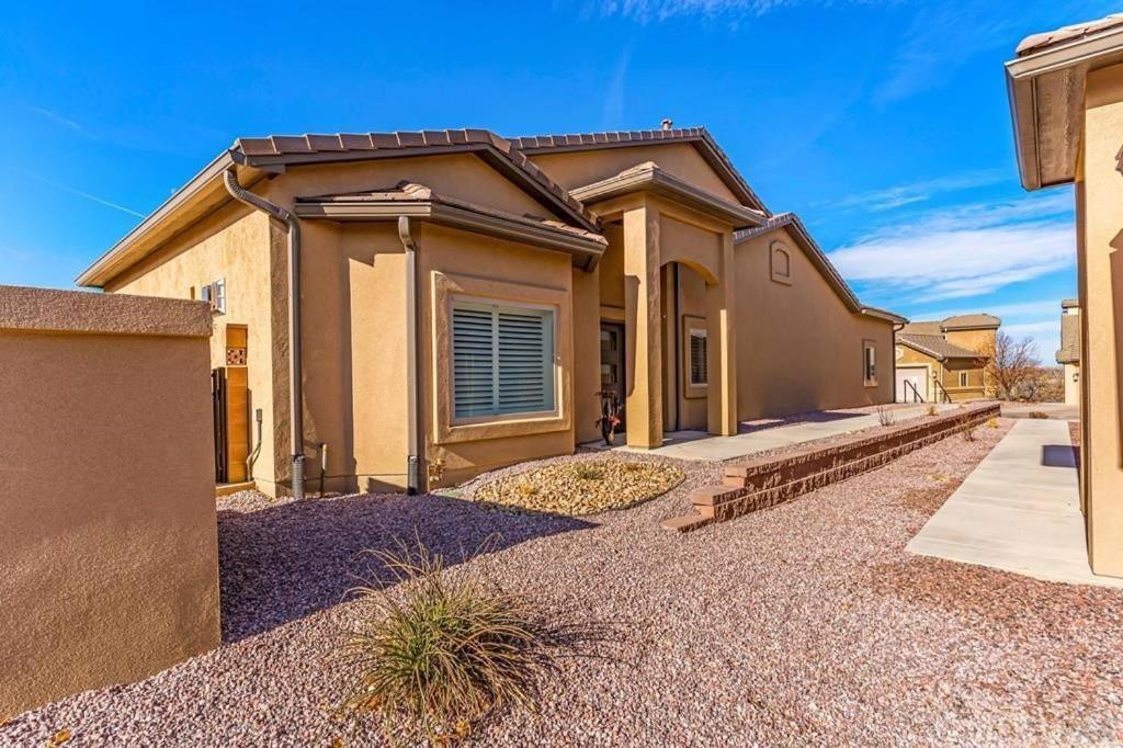 Townhome Modern Pueblo Extérieur photo