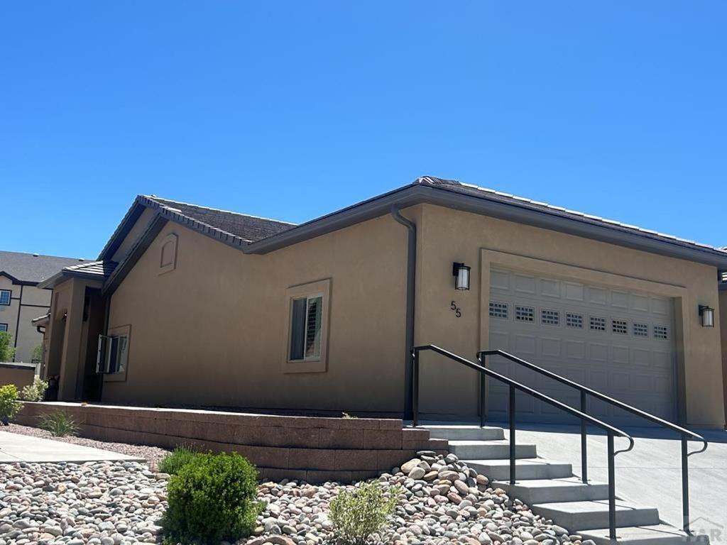 Townhome Modern Pueblo Extérieur photo